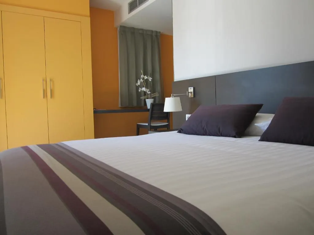 Restaurante Y Alojamiento Can Mach Guest House Tapis