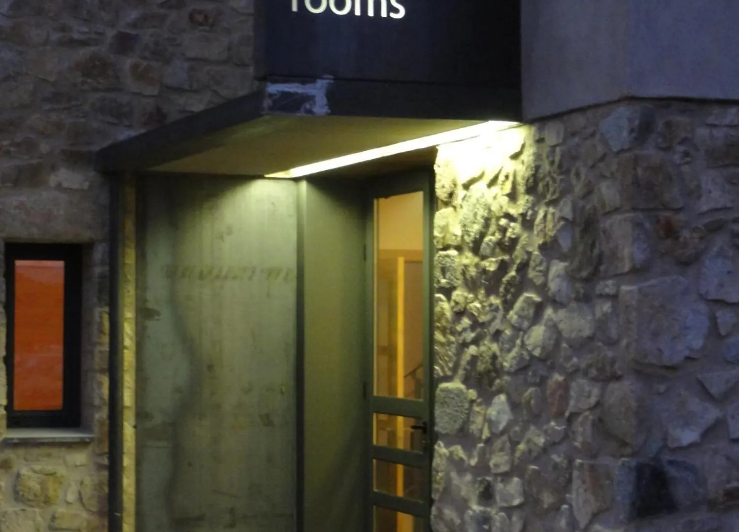 ** Pensión Restaurante y Alojamiento Can Mach Tapis España